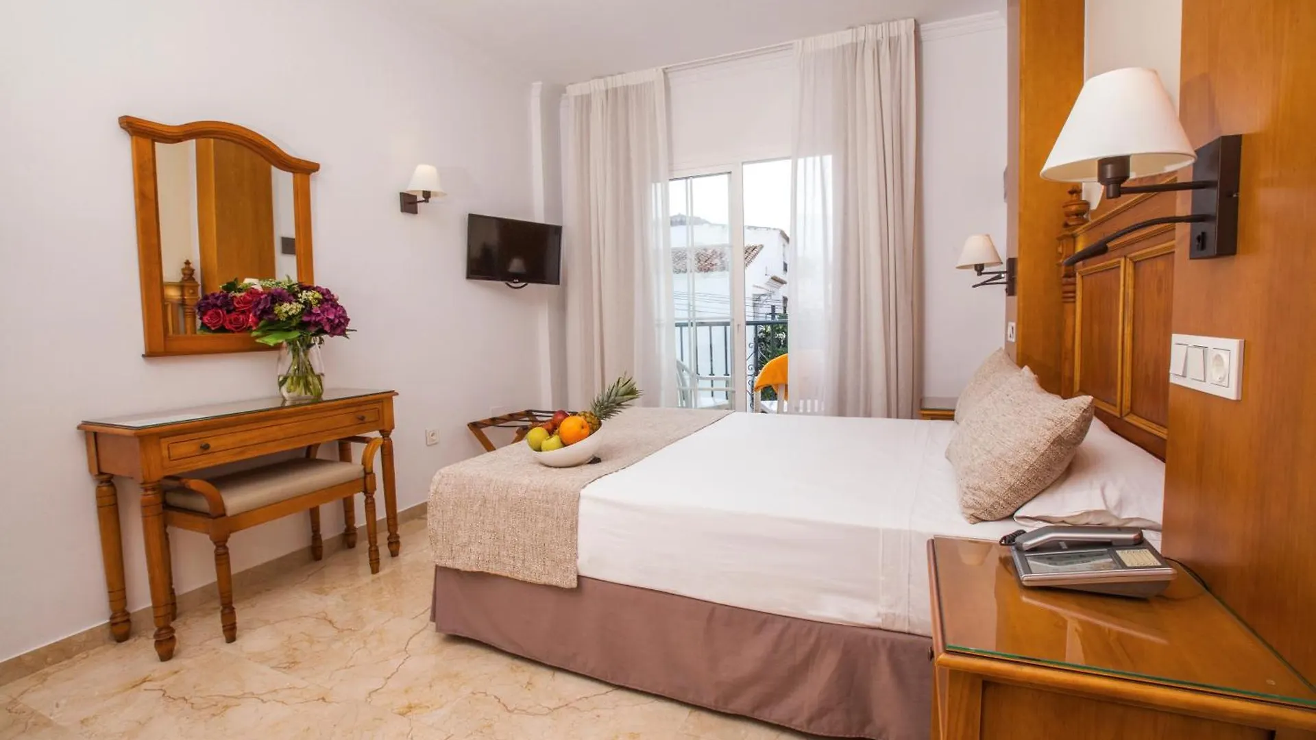 Hotel Villa Flamenca Нерха